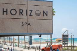 שרתון ספא תל אביב השוכן אל מול חוף ימה של תל אביב